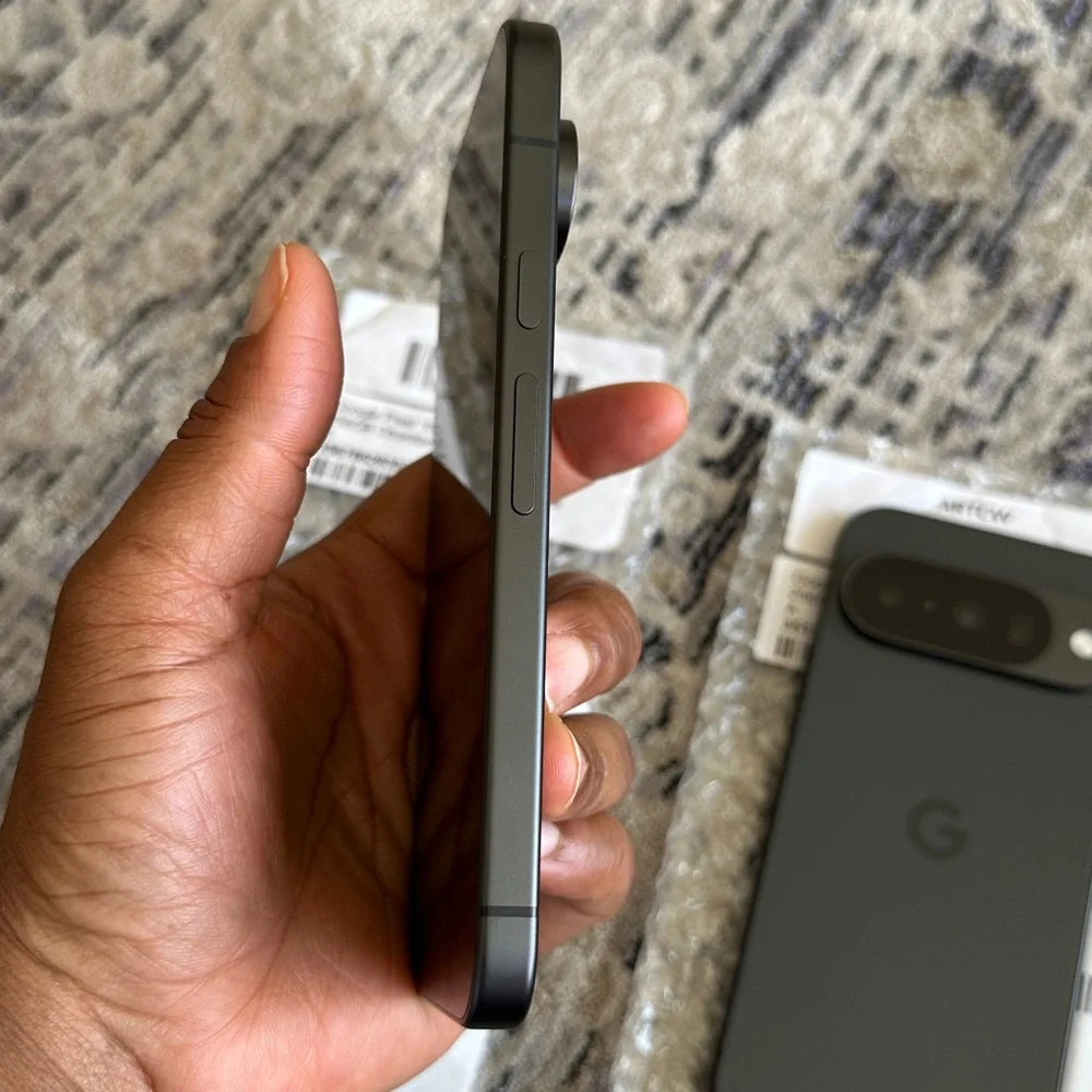 Google Pixel 10 Obsidian Smartphone
